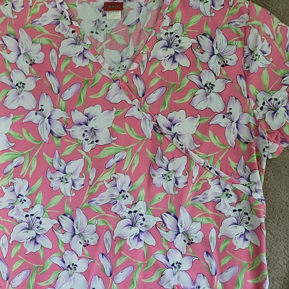 Scrub top - Picture 3 of 6